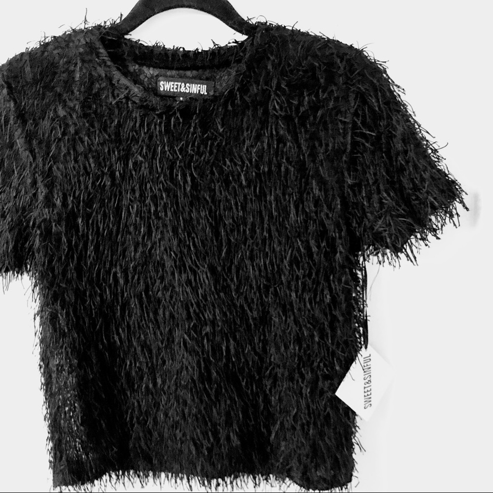 Sweet & Sinful knit fringe swtr top in Small.